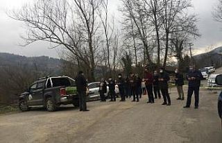 Annelerinin cenaze namazını kontrol noktasında...
