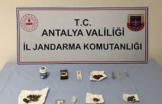 Antalya’da ev ve araçta uyuşturucu madde ele geçirildi