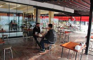 Antalya’da kafe ve restoranlar yüzde 50 kapasiteyle...
