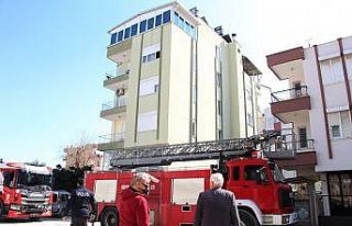 Antalya’da terasta korkutan yangın