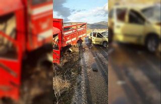 Antalya’da trafik kazası: 1 ölü ,2 yaralı