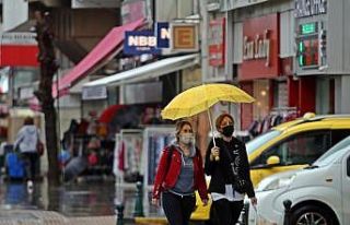 Antalya’da yağışlı hava hayatı olumsuz etkiledi