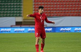 Antalyaspor’un genç yıldızı Gökdeniz Bayrakdar...