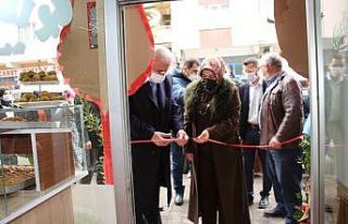 Antep’ten Oltu’ya tatlı getiriyorlar