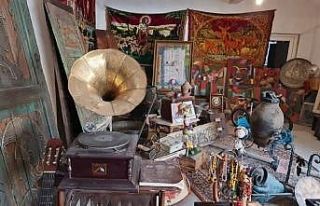 Antikacı değil sanki müze