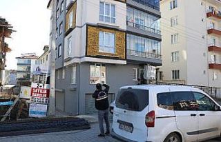 Apartmanın 3’üncü katındaki pencereden düşen...