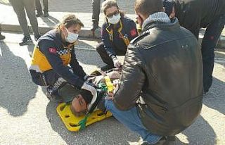 Araba çarpan babasını yerde yatarken görünce...