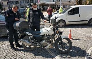 Aşı taşıyan araç motosikletle çarpıştı: 1...