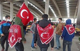 Asker adayları pazar esnafını ziyaret edip oyun...