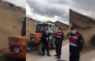 Aslanapa’da jandarma traktör sürücülerini bilgilendirdi
