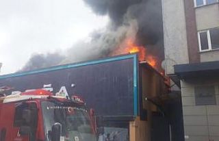 Ataşehir’de mobilya fabrikasında yangın