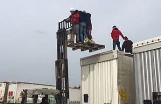 Avrupa’ya kaçmak için dorsede sabahlayan göçmenler...