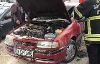 Aydın’da park halindeki otomobil alev aldı