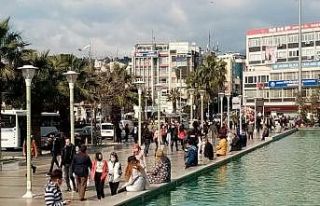 Aydınlılar sokağa akın etti, sosyal mesafe sıfıra...