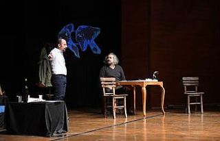 "Aynamdaki Gölgeler" sahnelendi