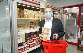 Ayvalık’ta Başkan Ergin çalışıyor, işçiler...