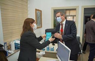 Ayvalık’ta Başkan Ergin’den kadın çalışanlara...