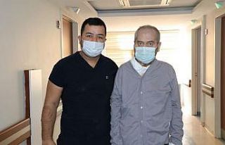 Bacak kemiğinden çene yapıldı kansere veda etti