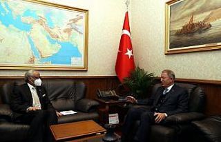 Bakan Akar, Kuveyt’in Ankara Büyükelçisi Alzawawi’yi...