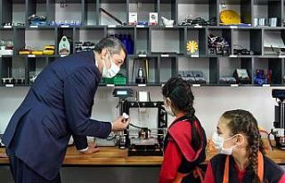 Bakan Ziya Selçuk: “Çocuklarımızın ellerini...