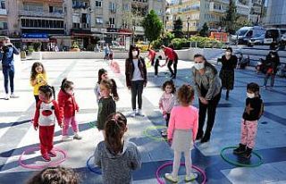 Balçova’nın parkları çocuklarla şenlendi