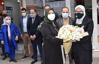 Balıkesir AK Parti’de Uygur’a çiçekli karşılama