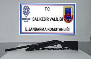 Balıkesir’de jandarma 12 aranan şahsı yakaladı