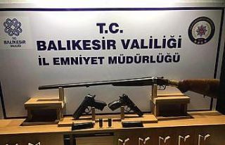 Balıkesir’de polis 17 aranan şahsı yakaladı