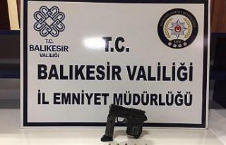 Balıkesir’de polis 20 aranan şahsı yakaladı