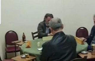 Balıkesir’de yüksek riske rağmen kafede okey...