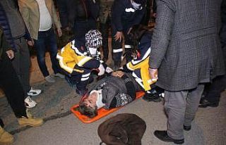 Bariyerlere çarpıp takla atan otomobil metrelerce...