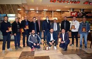 Başarılı sporcular ödüllendirildi