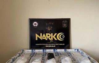 Başkale’de uyuşturucu madde ve kaçak sigara ele...