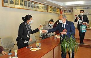 Başkan Akkaya, belediyedeki kadın personelin Kadınlar...