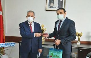 Başkan Akkaya sağlık çalışanların Tıp Bayramı’nı...
