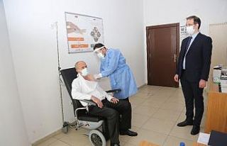 Başkan Akman, korona virüs aşısının ilk dozunu...