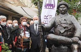 Başkan Atay’dan anlamlı heykel açılışı