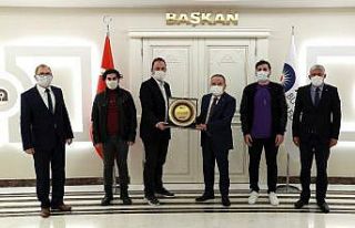 Başkan Böcek başarılı sporcuları ağırladı