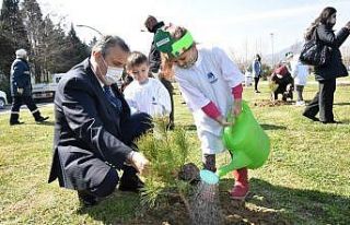 Başkan Çerçi anasınıfı öğrencileriyle fidan...