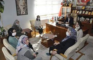 Başkan Çiftçi’den kadın çalışanlara hediye