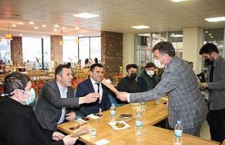 Başkan Demirden doktorlara akşam yemeği