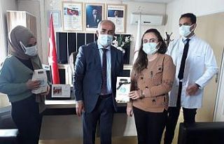 Başkan Ensari sağlıkçılar için pasta kesti