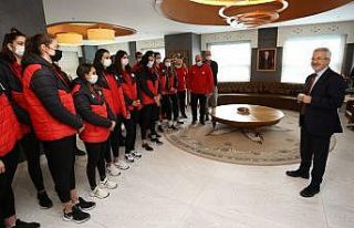 Başkan Erdem’den Nilüfer’in sultanlarına tam...