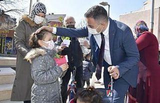 Başkan Erdoğan’dan kadınlara 8 Mart çiçeği