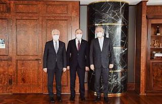 Başkan Faruk Özlü İzmir’de çeşitli ziyaretlerde...