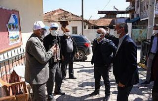 Başkan Kayda mahalle ziyaretlerinde vatandaşları...