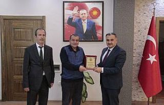 Başkan Mehmet Cabbar’dan emekli olan zabıta personeline...
