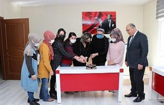 Başkan Mustafa Çay’dan kadınlara pastalı kutlama