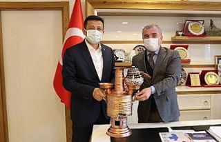 Başkan Özdemir’den Hamza Dağ’a Havza semaveri
