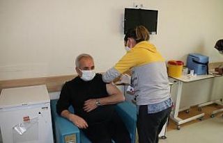 Başkan Özgan ikinci doz aşısını yaptırdı